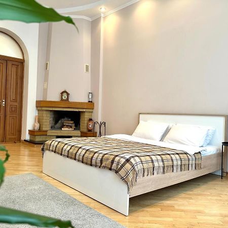 Apartments In The City Center, Near A Theatre, Zlata Plaza Rivne Extérieur photo