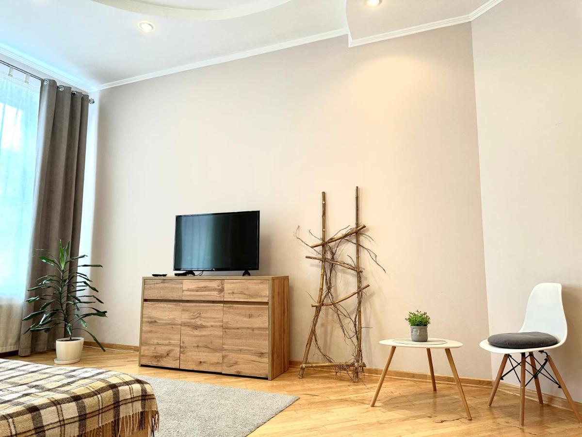 Apartments In The City Center, Near A Theatre, Zlata Plaza Rivne Extérieur photo