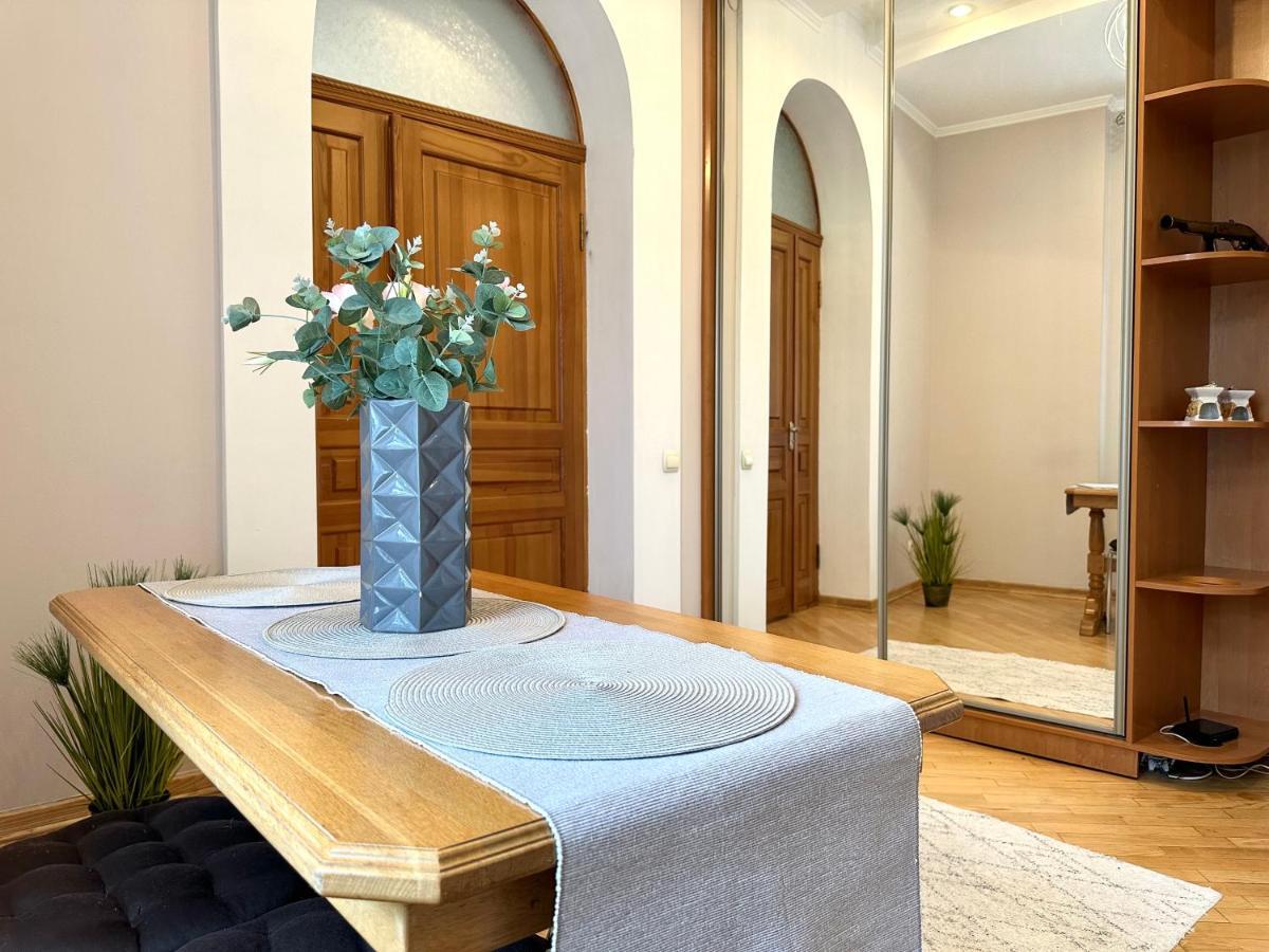 Apartments In The City Center, Near A Theatre, Zlata Plaza Rivne Extérieur photo