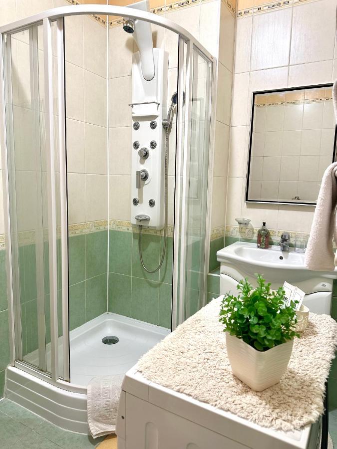 Apartments In The City Center, Near A Theatre, Zlata Plaza Rivne Extérieur photo