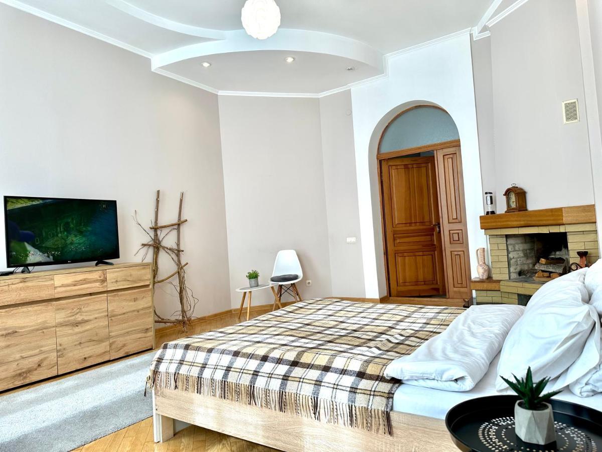 Apartments In The City Center, Near A Theatre, Zlata Plaza Rivne Extérieur photo