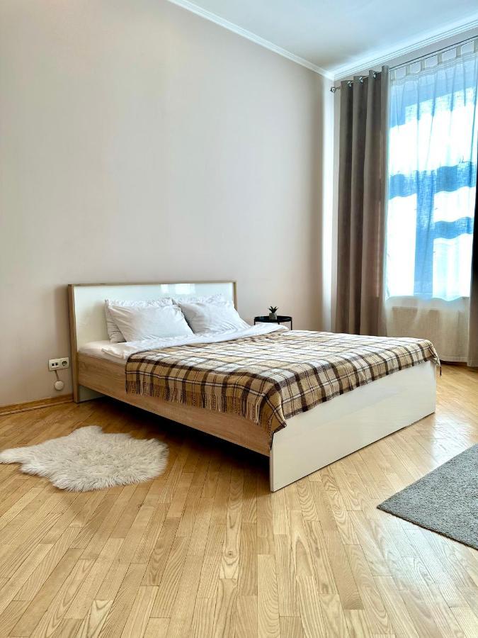 Apartments In The City Center, Near A Theatre, Zlata Plaza Rivne Extérieur photo