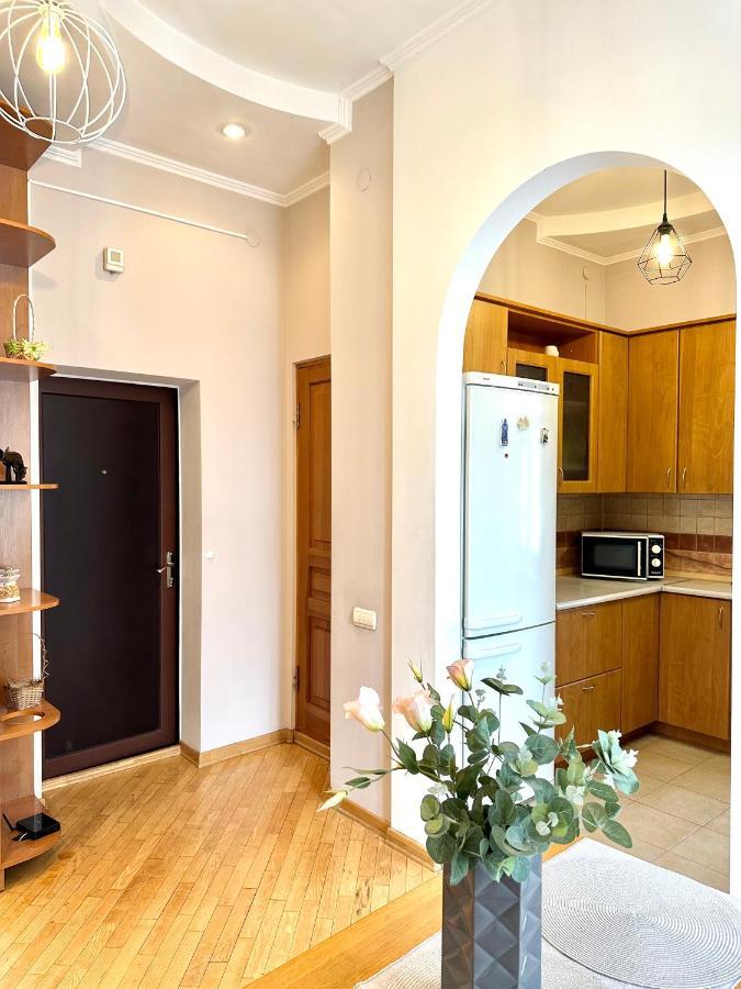 Apartments In The City Center, Near A Theatre, Zlata Plaza Rivne Extérieur photo